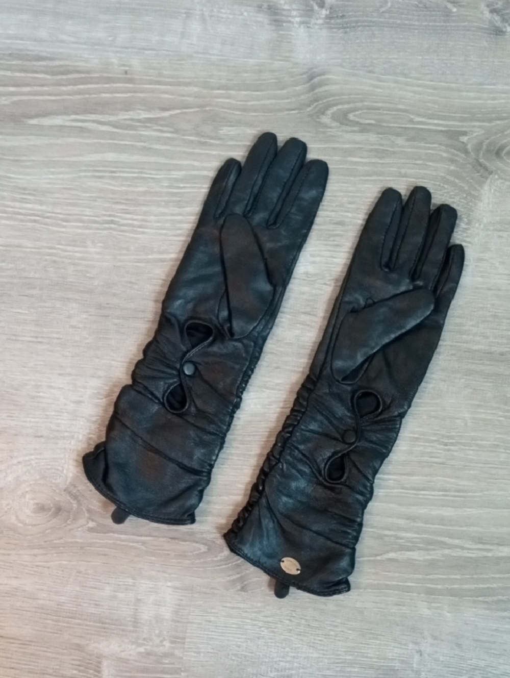 Adolfo Dominguez Black Ruched Leather Long Gloves - Picture 2 of 4